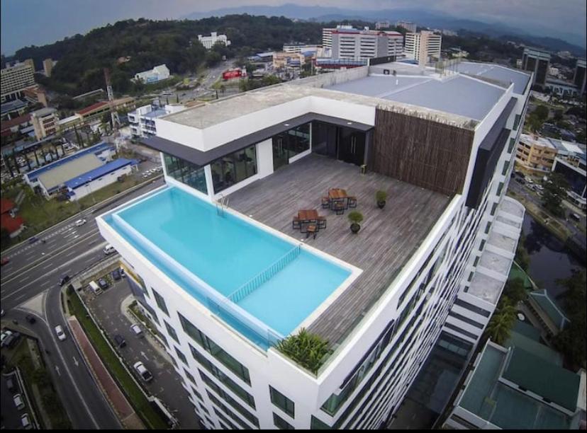 Sky Suite Top Floor With Rooftop Pool & Gym Kota Kinabalu Exteriér fotografie