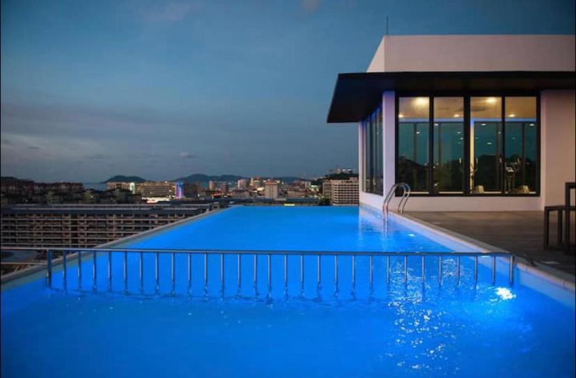 Sky Suite Top Floor With Rooftop Pool & Gym Kota Kinabalu Exteriér fotografie